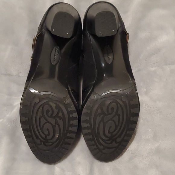 Clark's black leather ankle boots - Picture 3 of 4